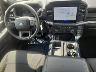Ford F-150 2025 4x2 STX 4p SuperCrew 5.5 ft. SB