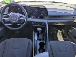 Hyundai ELANTRA 2023 SEL 4p Sedan