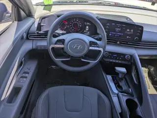 Hyundai ELANTRA 2023 SEL 4p Sedan