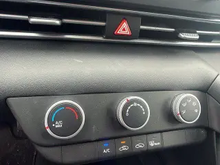 Hyundai ELANTRA 2025 SE 4dr Sedan