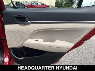 Hyundai ELANTRA 2017 SE 4dr Sedan (versión de mitad de año)