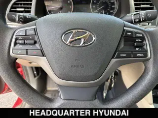 Hyundai ELANTRA 2017 SE 4dr Sedan (versión de mitad de año)