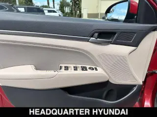 Hyundai ELANTRA 2017 SE 4dr Sedan (versión de mitad de año)