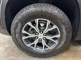 GMC Acadia 2025 4x4 AT4 SUV de 4 puertas