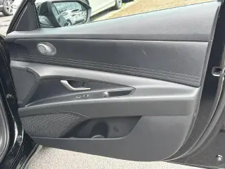 Hyundai ELANTRA 2023 SEL 4p Sedana