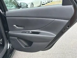 Hyundai ELANTRA 2023 SEL 4p Sedana
