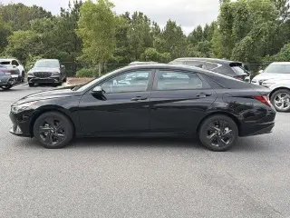 Hyundai ELANTRA 2023 SEL 4p Sedana