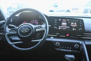 Hyundai ELANTRA 2023 SEL 4p Sedana