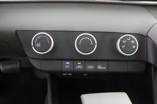 Hyundai ELANTRA 2024 SE 4p Sedana