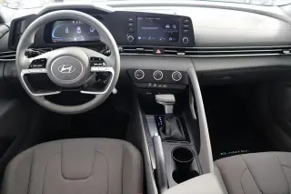 Hyundai ELANTRA 2024 SE 4p Sedana