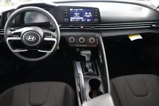 Hyundai ELANTRA 2024 SE Sedán 4 puertas