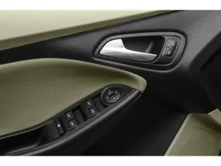 Ford Focus 2018 SEL 4dr Sedán