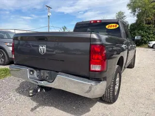 Ram 1500 2018 4x2 Tradesman 4p Cubica Quad Cab 6.3 ft. CA Pickup