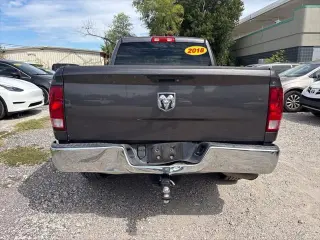 Ram 1500 2018 4x2 Tradesman 4p Cubica Quad Cab 6.3 ft. CA Pickup