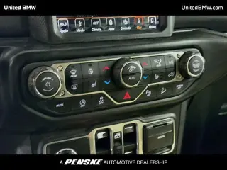 Jeep Wrangler Ilimitado 2018 4x4 Sahara 4p SUV (lanzamiento de mitad de año)