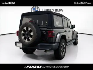 Jeep Wrangler Ilimitado 2018 4x4 Sahara 4p SUV (lanzamiento de mitad de año)