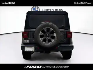 Jeep Wrangler Ilimitado 2018 4x4 Sahara 4p SUV (lanzamiento de mitad de año)