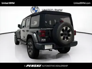 Jeep Wrangler Ilimitado 2018 4x4 Sahara 4p SUV (lanzamiento de mitad de año)