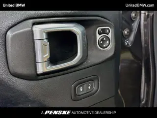 Jeep Wrangler Ilimitado 2018 4x4 Sahara 4p SUV (lanzamiento de mitad de año)
