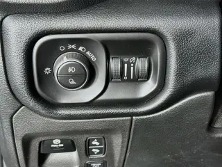 Ram 1500 2021 4x4 Laramie 4p Camioneta de cabina doble 5.6 ft. LB Camion