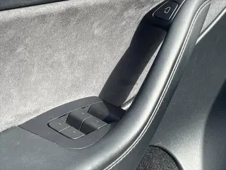 Tesla Model Y 2024 AWD Performance crossover de 4 puertas