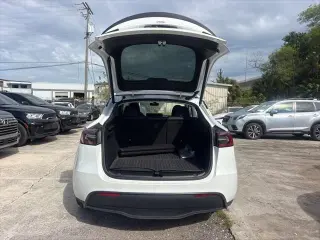 Tesla Model Y 2024 AWD Performance crossover de 4 puertas