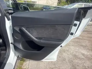 Tesla Model Y 2024 AWD Performance crossover de 4 puertas