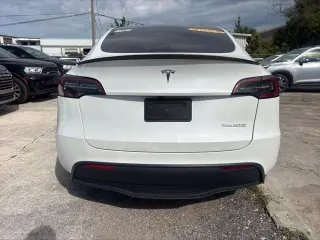 Tesla Model Y 2024 AWD Performance crossover de 4 puertas