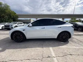 Tesla Model Y 2024 AWD Performance crossover de 4 puertas