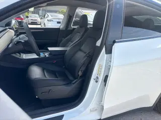 Tesla Model Y 2024 AWD Performance crossover de 4 puertas