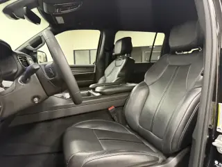 Jeep Wagoneer 2023 4x2 Serie III 4p SUV
