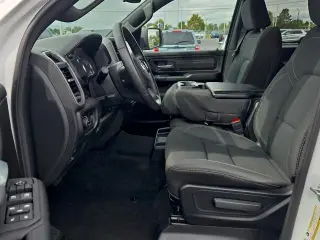 Ram 1500 2025 4x4 Tradesman 4p Camioneta de tripulación 5.6 ft. SB