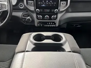 Ram 1500 2025 4x4 Tradesman 4p Camioneta de tripulación 5.6 ft. SB