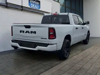 Ram 1500 2025 4x4 Tradesman 4p Camioneta de tripulación 5.6 ft. SB