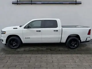 Ram 1500 2025 4x4 Tradesman 4p Camioneta de tripulación 5.6 ft. SB