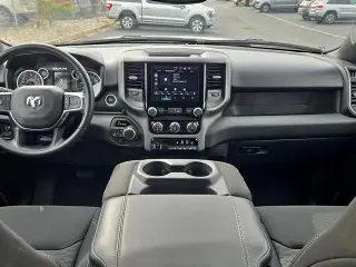 Ram 1500 2025 4x4 Tradesman 4p Camioneta de tripulación 5.6 ft. SB