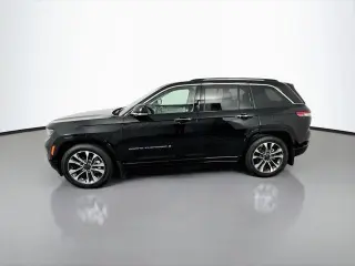 Jeep Grand Cherokee 2022 4x4 Overland 4p SUV (versión de mitad de año)