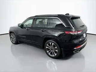 Jeep Grand Cherokee 2022 4x4 Overland 4p SUV (versión de mitad de año)