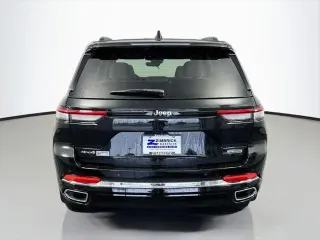 Jeep Grand Cherokee 2022 4x4 Overland 4p SUV (versión de mitad de año)