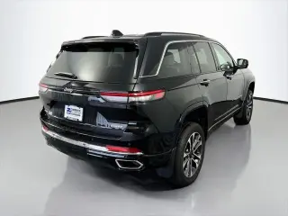 Jeep Grand Cherokee 2022 4x4 Overland 4p SUV (versión de mitad de año)