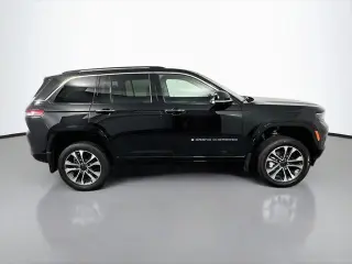 Jeep Grand Cherokee 2022 4x4 Overland 4p SUV (versión de mitad de año)