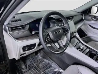 Jeep Grand Cherokee 2022 4x4 Overland 4p SUV (versión de mitad de año)