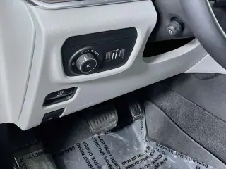 Jeep Grand Cherokee 2022 4x4 Overland 4p SUV (versión de mitad de año)