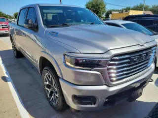 Ram 1500 2025 4x4 Laramie 4p Cabina de Tripulacion 5.6 ft. SB Camioneta