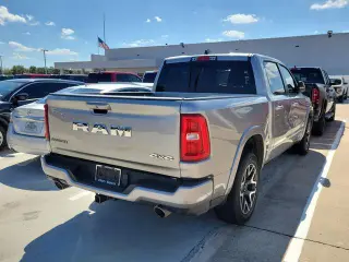Ram 1500 2025 4x4 Laramie 4p Cabina de Tripulacion 5.6 ft. SB Camioneta