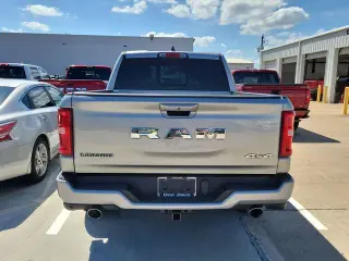 Ram 1500 2025 4x4 Laramie 4p Cabina de Tripulacion 5.6 ft. SB Camioneta