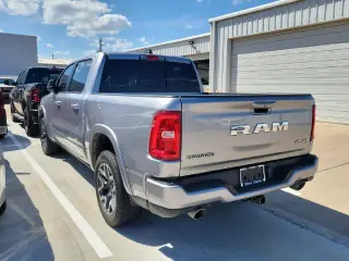 Ram 1500 2025 4x4 Laramie 4p Cabina de Tripulacion 5.6 ft. SB Camioneta