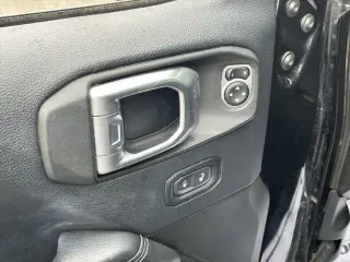 Jeep Wrangler Unlimited 2018 4x4 Sahara 4dr SUV (lanzamiento a mitad de año)