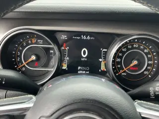 Jeep Wrangler Unlimited 2018 4x4 Sahara 4dr SUV (lanzamiento a mitad de año)