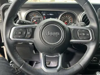 Jeep Wrangler Unlimited 2018 4x4 Sahara 4dr SUV (lanzamiento a mitad de año)